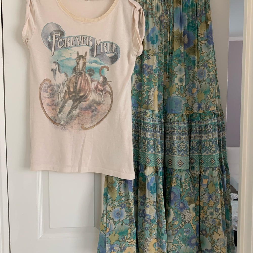 Spell White Graphic Tee with Horse Print - Picture 8 of 9